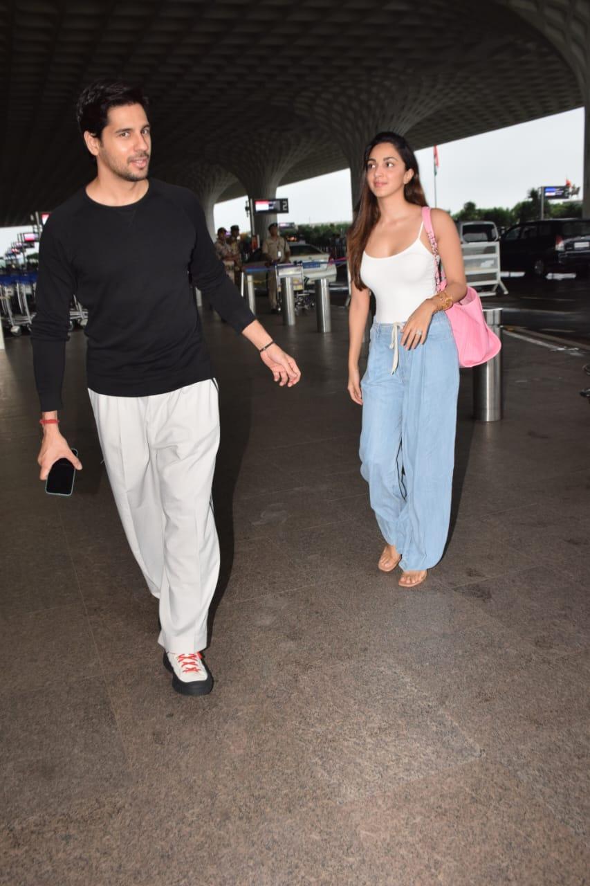 Everyone's favorite couple - Sid and Kiara made an entrance at the airport today
